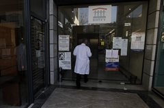 «Μαχαίρι» σε επίδομα τοκετού και παροχές ασφαλισμένων του ΕΟΠΥΥ