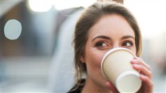 Kαφές: Πότε γίνεται επικίνδυνος για την καρδιακή υγεία των νέων