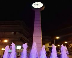 Φωταγωγείται το Ρολόι της Νεάπολης για τον καρκίνο του μαστού