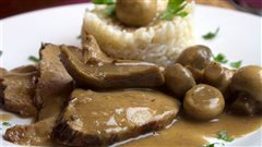 Μοσχάρι νουά με ρύζι και σάλτσα μανιταριών