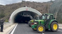 Άνοιξαν οι σήραγγες των Τεμπών 