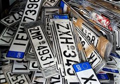Επιστρέφονται πινακίδες κυκλοφορίας και διπλώματα