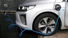 Τα σχέδια της κυβέρνησης για προώθηση της ηλεκτροκίνησης