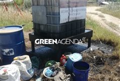 Καλαμαριά - Καμένα λάδια ξεχειλίζουν σε σημείο συλλογής στην Αρετσού