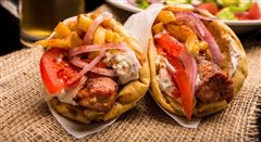 Με 1 «έσκασες»: Τα 2 πιο μεγάλα σουβλάκια στην Αθήνα τα παραδέχονται και οι πιο απαιτητικοί (pics)