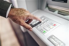 Νωρίτερα θα πληρωθούν οι συντάξεις Απριλίου 2026