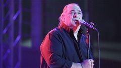 Αγνώριστος, -42 κιλά μπροστά στις κάμερες: Άλλος άνθρωπος ο Βασίλης Καρράς μετά την περιπέτεια της υγείας του (Vid)