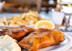 Θα το ζήλευαν και master chef: Η ταβέρνα με τον καλύτερο μπακαλιάρο σκορδαλιά στην Ελλάδα που αποθεώνουν όλοι (Pics)