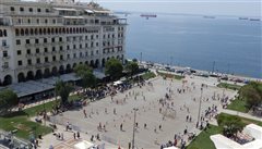 Γήπεδο Beach Handball γίνεται για πρώτη φορά η πλατεία Αριστοτέλους