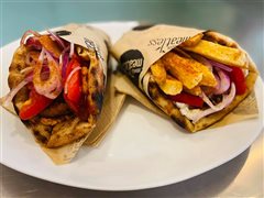 Νοστιμιά και ποσότητα: Το σουβλάκι που προτιμούν γιατροί και διαιτολόγοι το τρως δίχως τύψεις