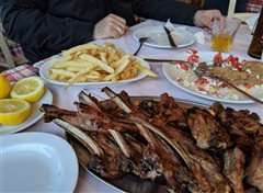 Ο ναός των καλοφαγάδων: Το μαγαζί με τις μεγάλες μερίδες και το πιάτο- όνειρο που έμαθε όλη η Αθήνα (Pics)