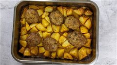 Μπιφτέκια στο φούρνο με πατάτες