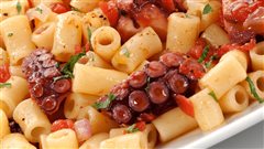 Κοφτό μακαρόνι με χταπόδι