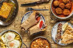 Η νο1 επιλογή των ξενύχτηδων: Το «μαγαζί του καλού κρέατος» πάει το σουβλάκι σε άλλο επίπεδο (pics)